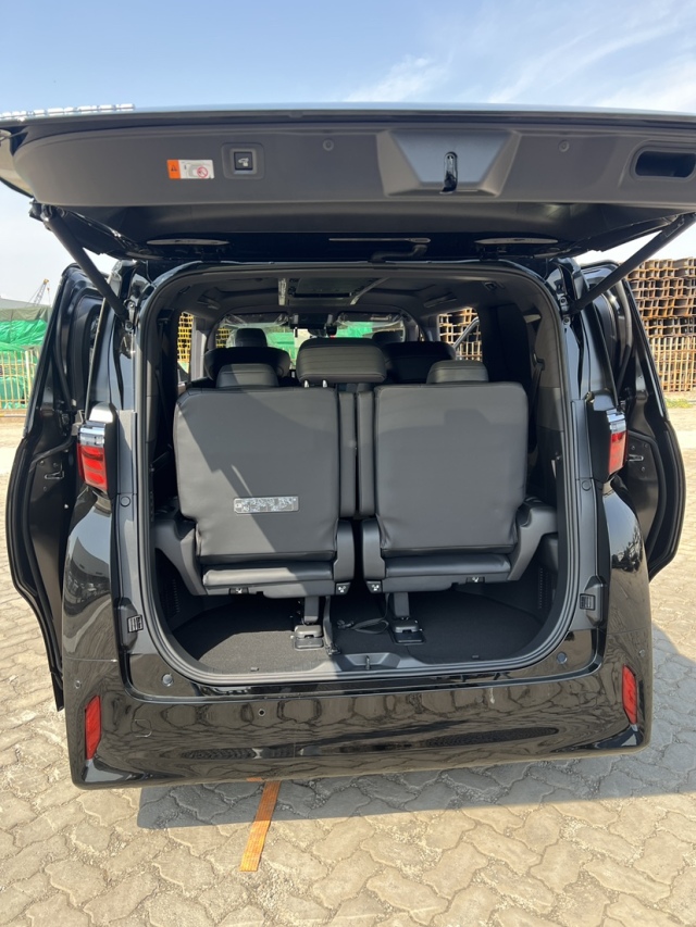 混动四驱商务典范之作富豪必备车型之一冰球突破平行进口2025款丰田埃尔法(图2) 混动四驱商务典范之作富豪必备车型之一冰球突破平行进口2025款丰田埃尔法(图2)