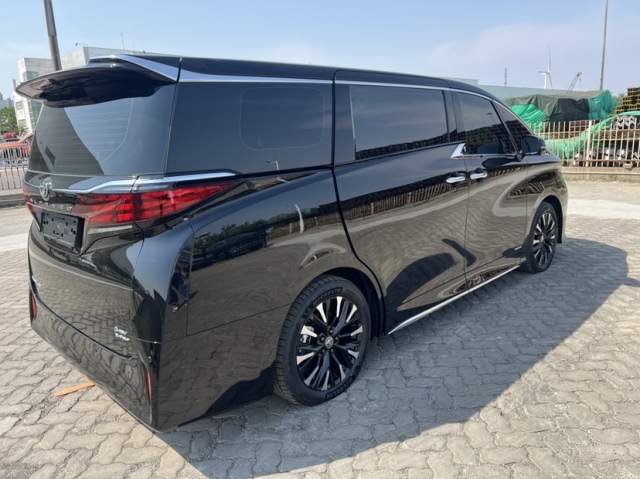 混动四驱商务典范之作富豪必备车型之一冰球突破平行进口2025款丰田埃尔法(图3) 混动四驱商务典范之作富豪必备车型之一冰球突破平行进口2025款丰田埃尔法(图3)