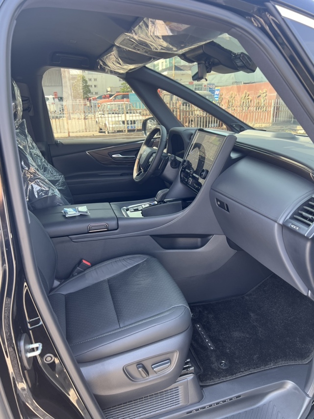 混动四驱商务典范之作富豪必备车型之一冰球突破平行进口2025款丰田埃尔法(图4) 混动四驱商务典范之作富豪必备车型之一冰球突破平行进口2025款丰田埃尔法(图4)