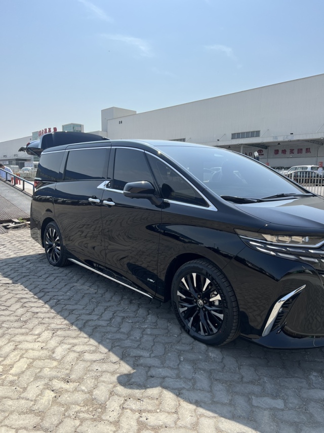 混动四驱商务典范之作富豪必备车型之一冰球突破平行进口2025款丰田埃尔法(图6) 混动四驱商务典范之作富豪必备车型之一冰球突破平行进口2025款丰田埃尔法(图6)